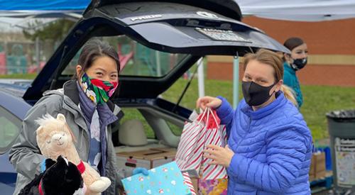 Non-Profit Together Washington spreading Holiday cheer to vulnerable Seattle families with Toy and Food Giveaway at Bailey Gatzert Elementary School